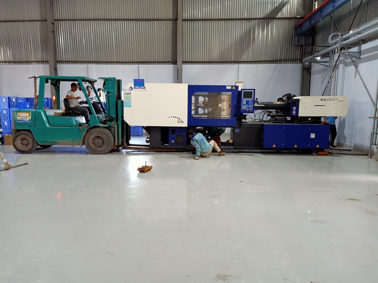 CHUYỂN MÁY ÉP NHỰA